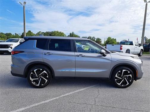2022 Mitsubishi Outlander SE