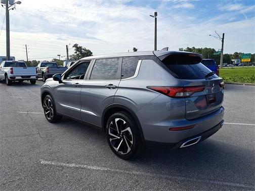 2022 Mitsubishi Outlander SE