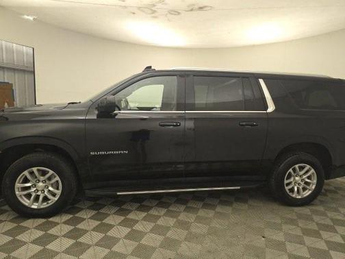 2023 Chevrolet Suburban LT