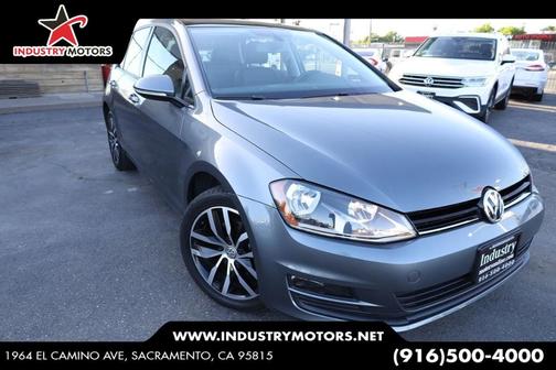 Platinum Gray Metallic 2017 Volkswagen Golf TSI SE 4-Door