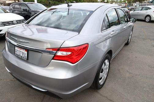 2013 Chrysler 200 LX