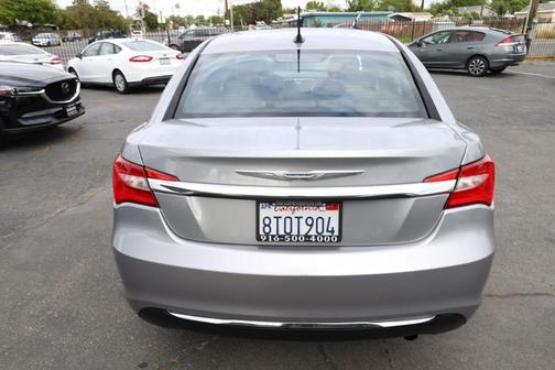 2013 Chrysler 200 LX
