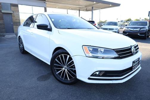 Pure White 2016 Volkswagen Jetta 1.8T Sport