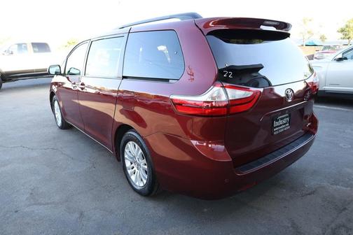 2017 Toyota Sienna XLE