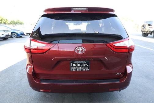 2017 Toyota Sienna XLE