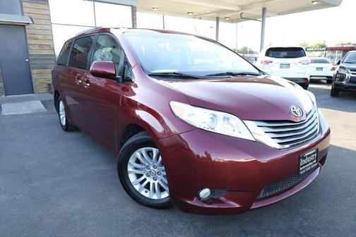 2017 Toyota Sienna XLE