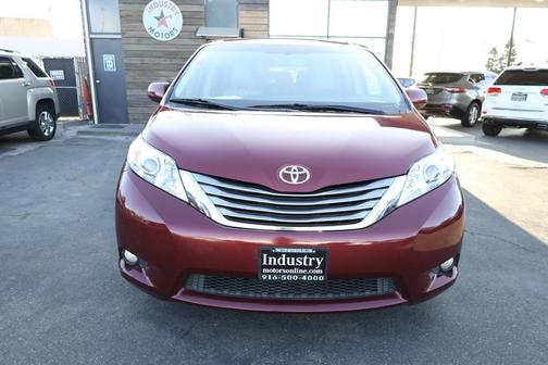 2017 Toyota Sienna XLE
