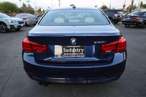 Estoril Blue Metallic 2017 BMW 330 i