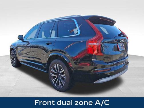 2022 Volvo XC90 T6 Momentum