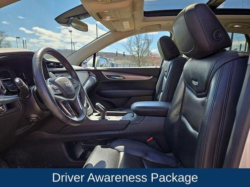 Radiant Silver Metallic 2017 Cadillac XT5 Luxury