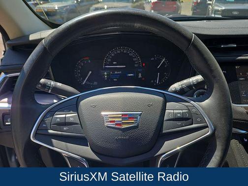 Radiant Silver Metallic 2017 Cadillac XT5 Luxury