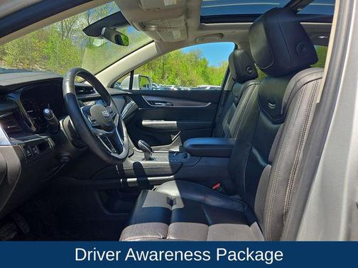 Radiant Silver Metallic 2017 Cadillac XT5 Luxury