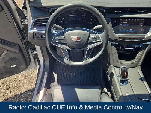 Radiant Silver Metallic 2017 Cadillac XT5 Luxury