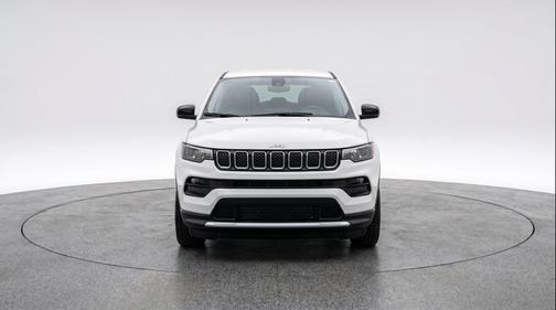 Bright White Clearcoat 2025 Jeep Compass Latitude