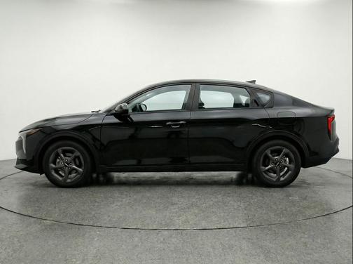Aurora Black Pearl 2025 Kia K4 LXS