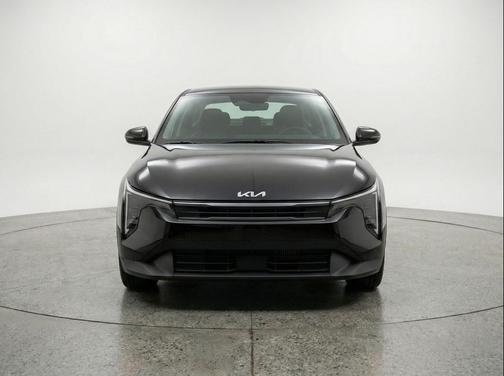 Aurora Black Pearl 2025 Kia K4 LXS
