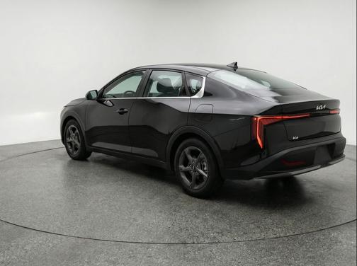 Aurora Black Pearl 2025 Kia K4 LXS