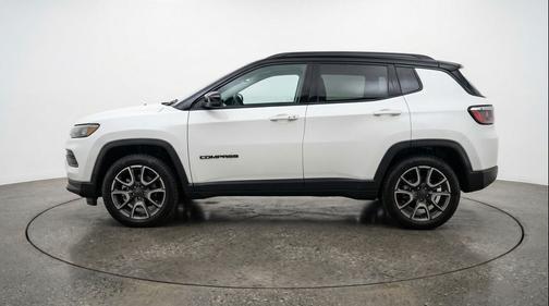Bright White Clearcoat 2025 Jeep Compass Trailhawk