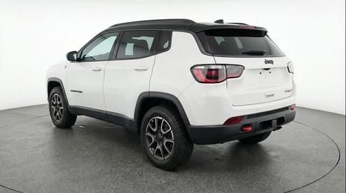 Bright White Clearcoat 2025 Jeep Compass Trailhawk