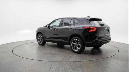 Mosaic Black Metallic 2025 Chevrolet Trax LT