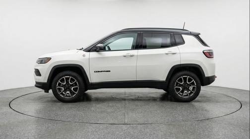 Bright White Clearcoat 2025 Jeep Compass Trailhawk