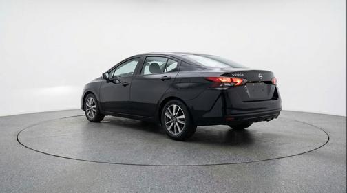 Super Black 2025 Nissan Versa 1.6 SV