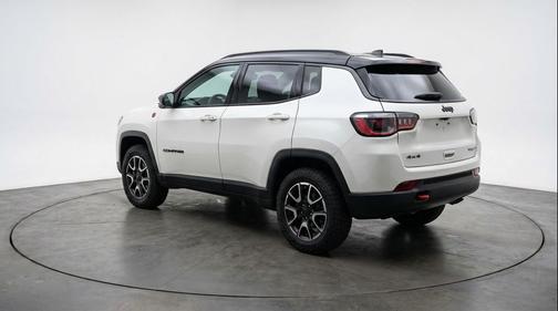 Bright White Clearcoat 2025 Jeep Compass Trailhawk