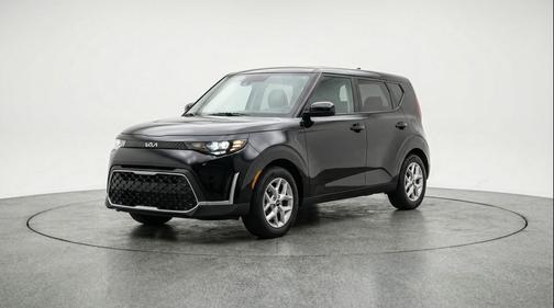 Fusion Black 2025 Kia Soul LX