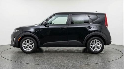 Fusion Black 2025 Kia Soul LX