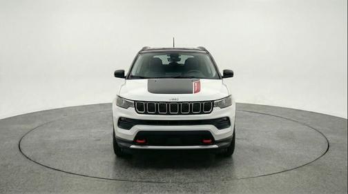 Bright White Clearcoat 2025 Jeep Compass Trailhawk