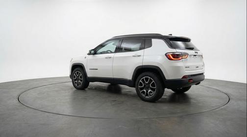 Bright White Clearcoat 2025 Jeep Compass Trailhawk