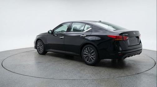 Super Black 2025 Nissan Altima SV FWD