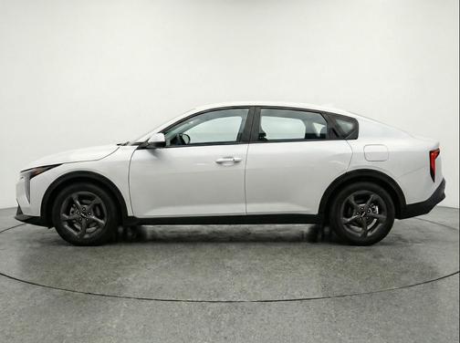 Snow White Pearl 2025 Kia K4 LXS