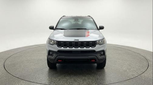 Silver Zynith Metallic Clearcoat 2025 Jeep Compass Trailhawk