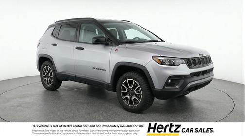 Silver Zynith Metallic Clearcoat 2025 Jeep Compass Trailhawk