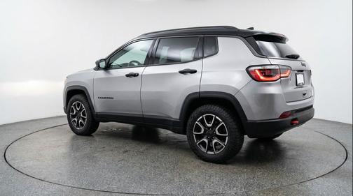 Silver Zynith Metallic Clearcoat 2025 Jeep Compass Trailhawk