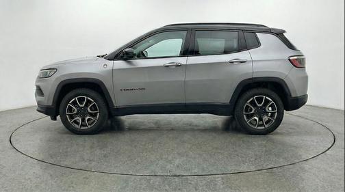 Silver Zynith Metallic Clearcoat 2025 Jeep Compass Trailhawk
