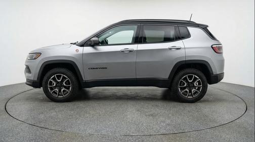 Silver Zynith Metallic Clearcoat 2025 Jeep Compass Trailhawk