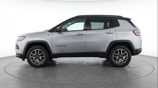 Silver Zynith Metallic Clearcoat 2025 Jeep Compass Trailhawk