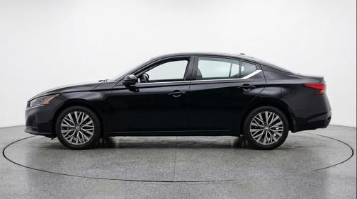 Super Black 2025 Nissan Altima SV FWD
