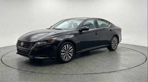 Super Black 2025 Nissan Altima SV FWD