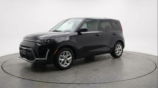 Fusion Black 2025 Kia Soul LX