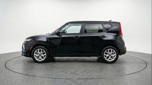 Fusion Black 2025 Kia Soul LX