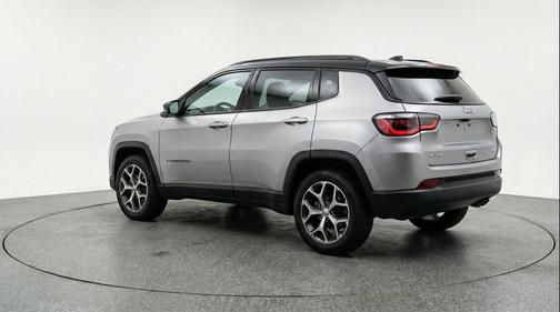 Silver Zynith Metallic Clearcoat 2025 Jeep Compass Limited