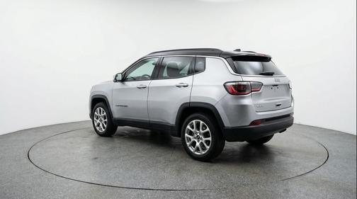 Silver Zynith Metallic Clearcoat 2025 Jeep Compass Limited