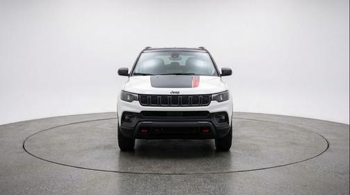 Bright White Clearcoat 2025 Jeep Compass Trailhawk