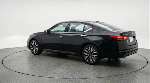Super Black 2025 Nissan Altima SV FWD