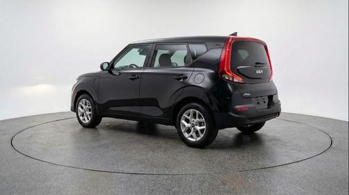 Fusion Black 2025 Kia Soul LX