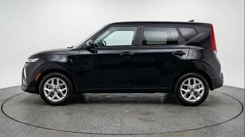 Fusion Black 2025 Kia Soul LX