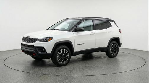 Bright White Clearcoat 2025 Jeep Compass Trailhawk